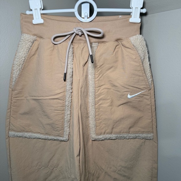 Nike Women's Essential Woven Cropped High Rise Jogger Pants XS Teddy Pockets - Picture 2 of 5